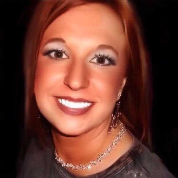 Meet your Posher, Julie - Picture 2 of 10